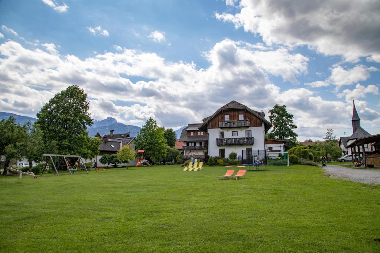 Schullerhof Hotel Хермагор Екстериор снимка