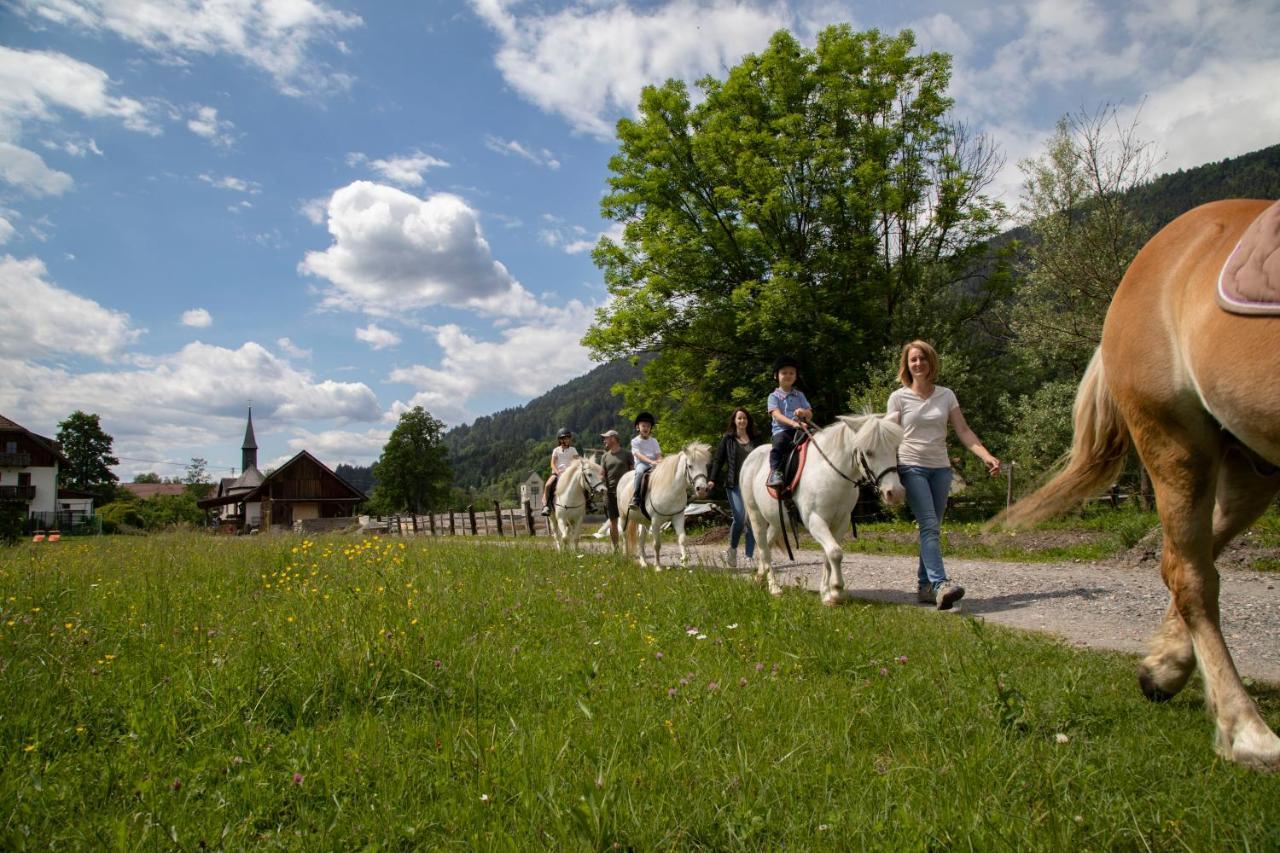 Schullerhof Hotel Хермагор Екстериор снимка