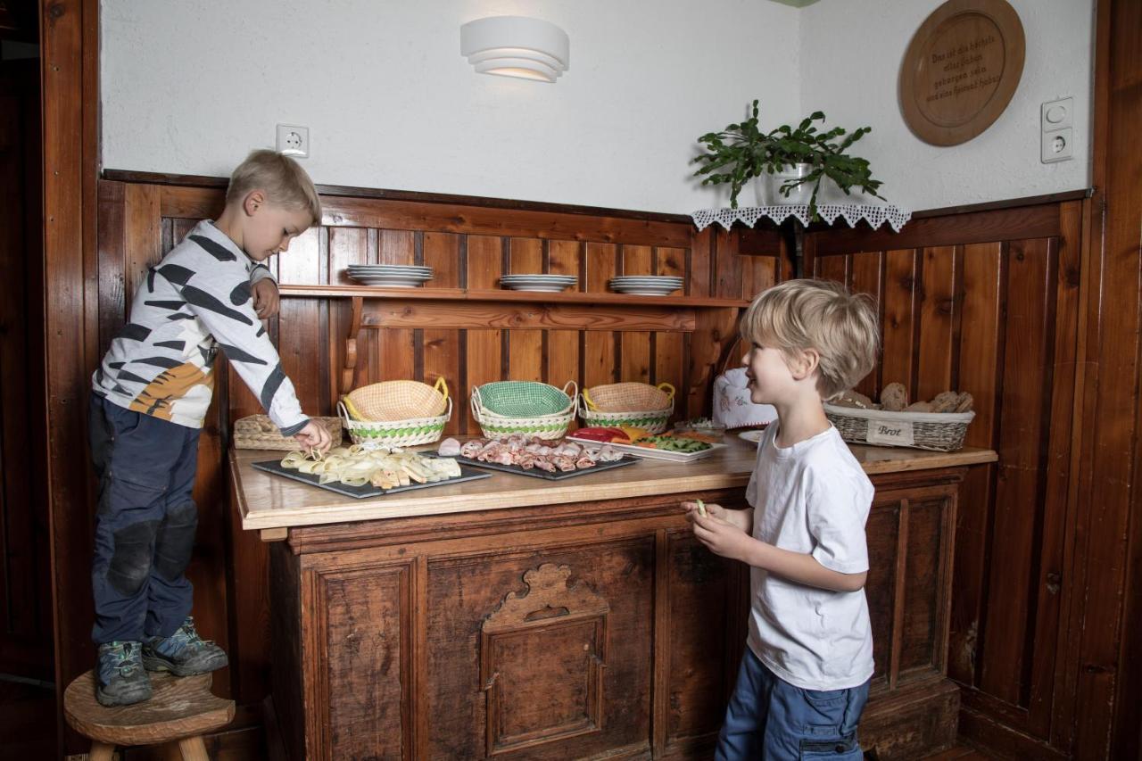 Schullerhof Hotel Хермагор Екстериор снимка